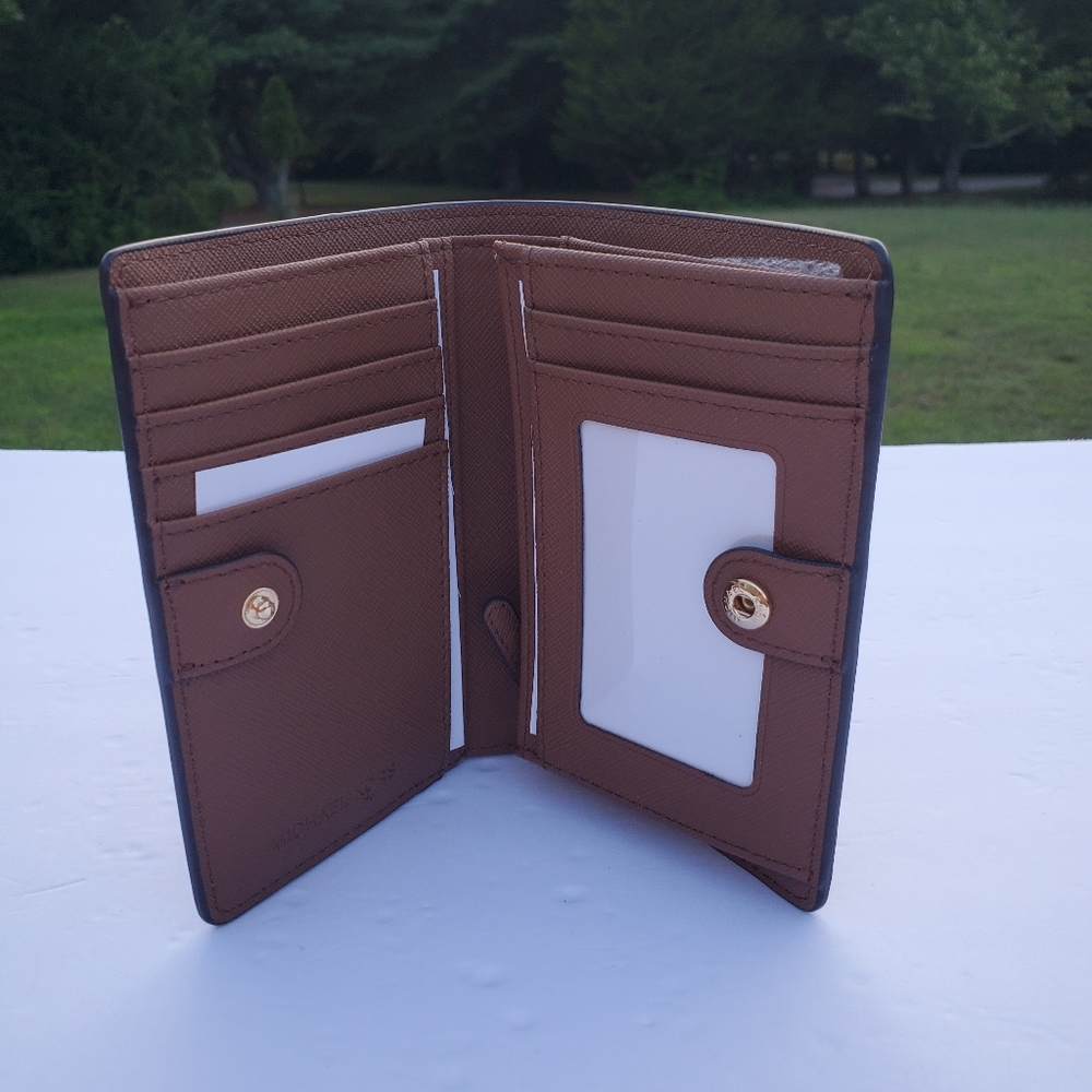 NWT Michael tote bag + Matching Michael Kors Wallet. - Picture 14 of 16